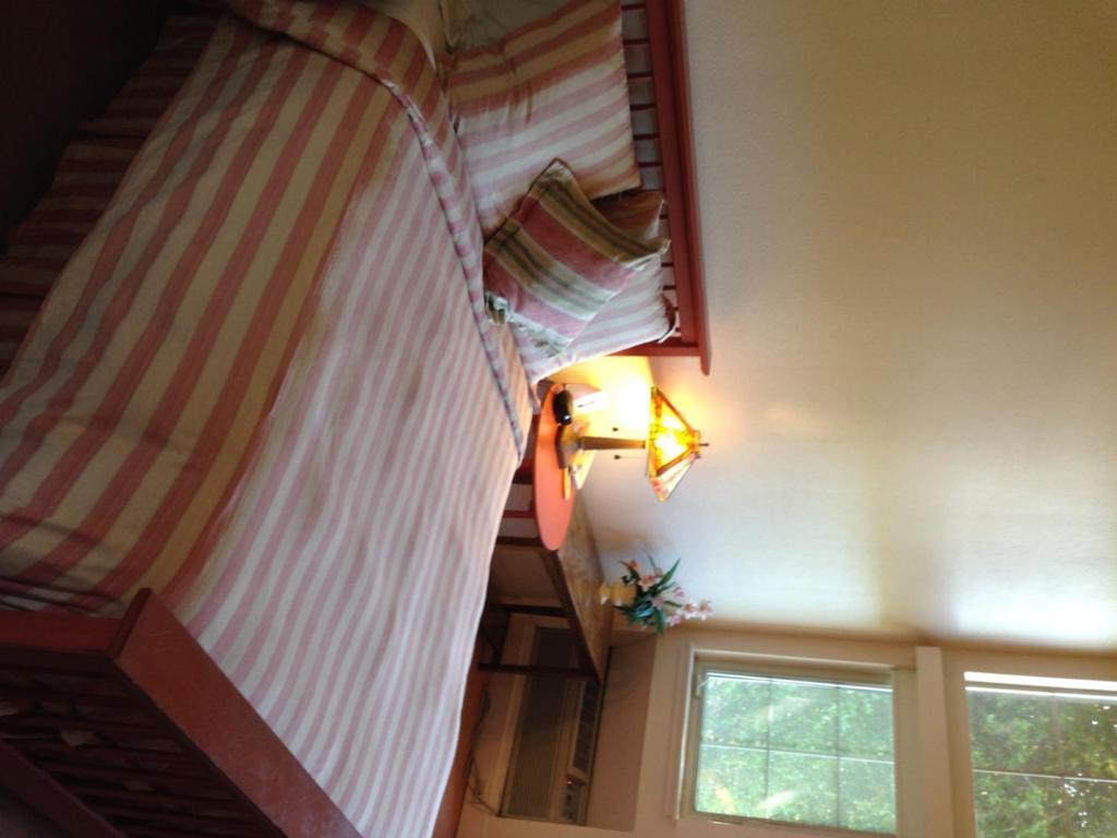 Fairfax Inn San Rafael Room photo